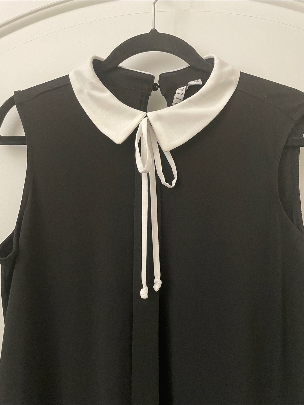 Elle Peter Pan Collared Top with bow.